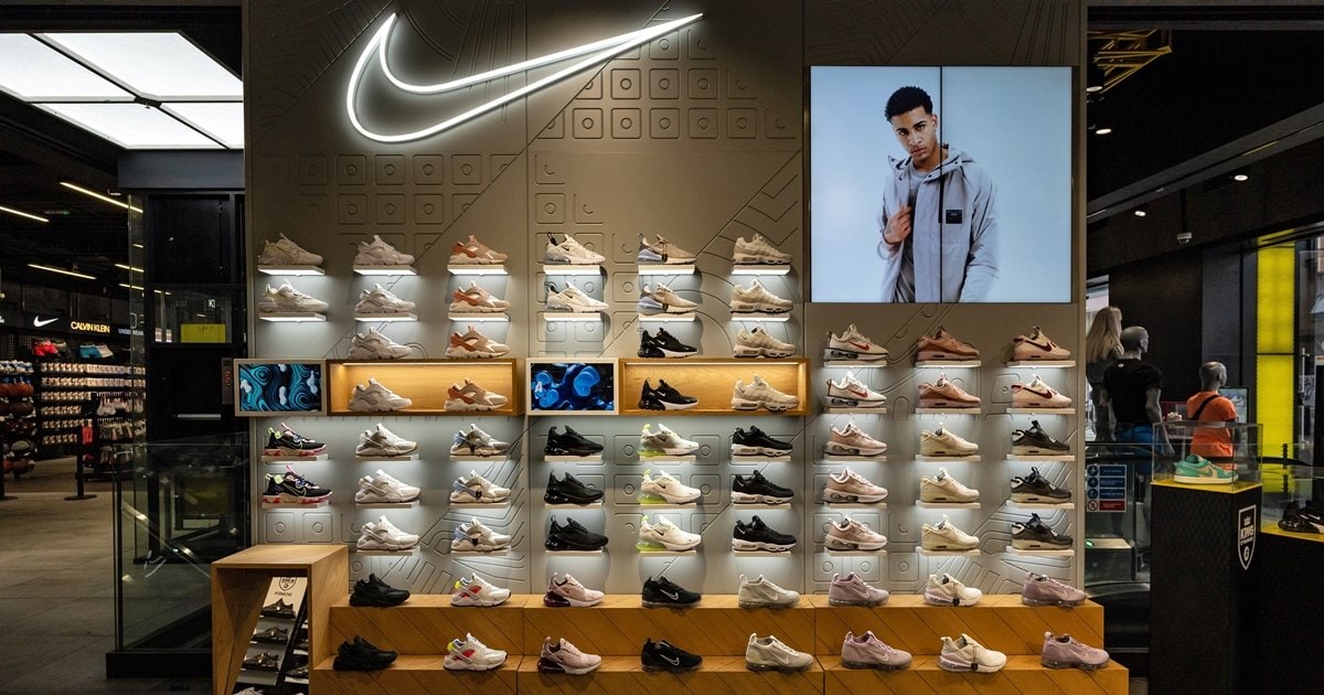 Objeción Muscular referir 10 Best Places to Buy Nike Shoes and Clothing Online