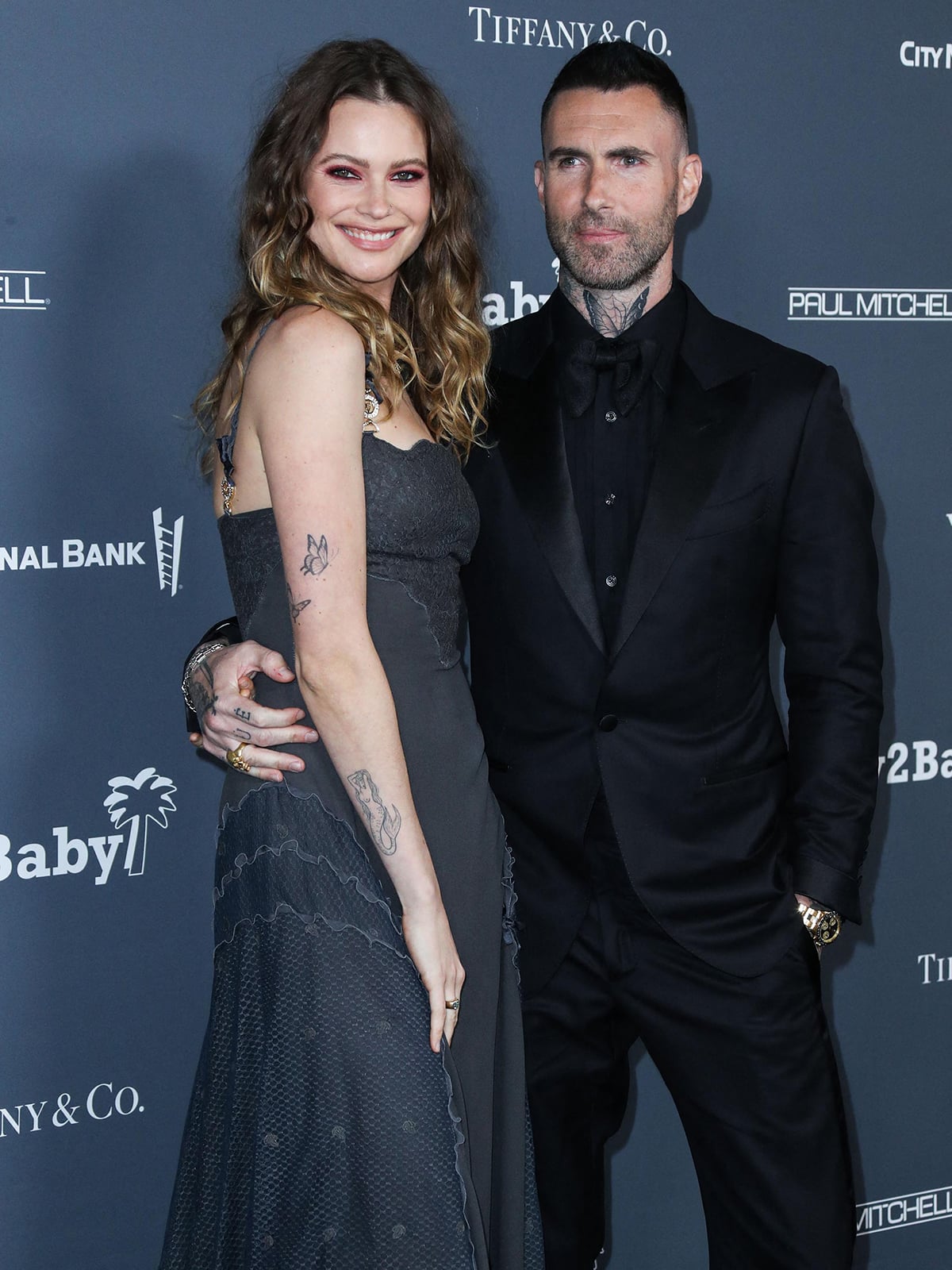 Adam Levine and Behati Prinsloo Kiss at Vanity Fair Oscars Party After ...