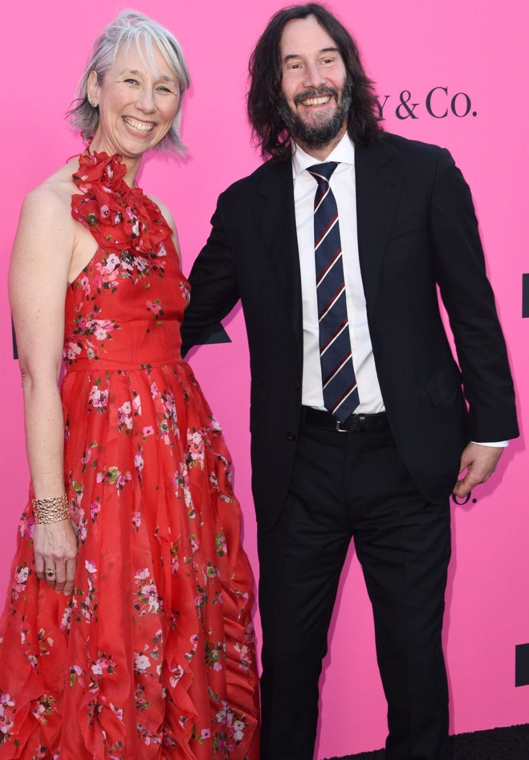 Keanu Reeves And Gray Haired Alexandra Grant Make Rare Public Display   Alexandra Grant Keanu Reeves Museum Of Contemporary Art Gala 2023 1070x1536 