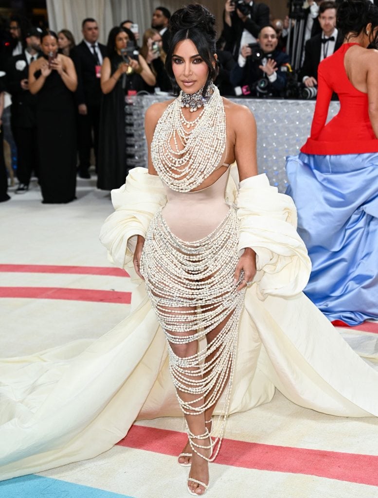 Kim Kardashian Dripping in Pearls: A Dazzling Homage to Karl Lagerfeld ...