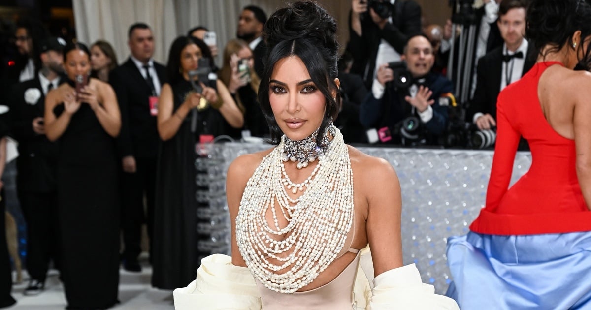 Kim Kardashian Dripping in Pearls: A Dazzling Homage to Karl Lagerfeld ...