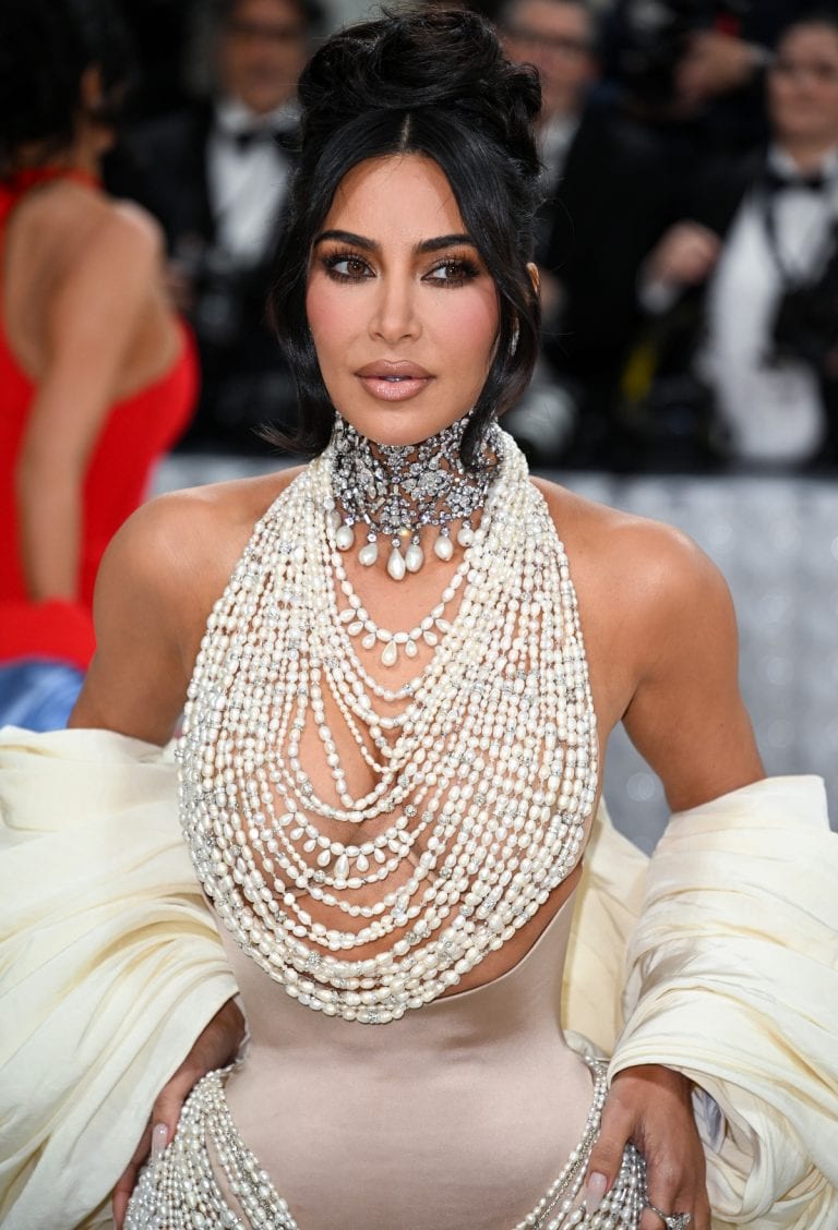 Kim Kardashian Dripping in Pearls: A Dazzling Homage to Karl Lagerfeld ...