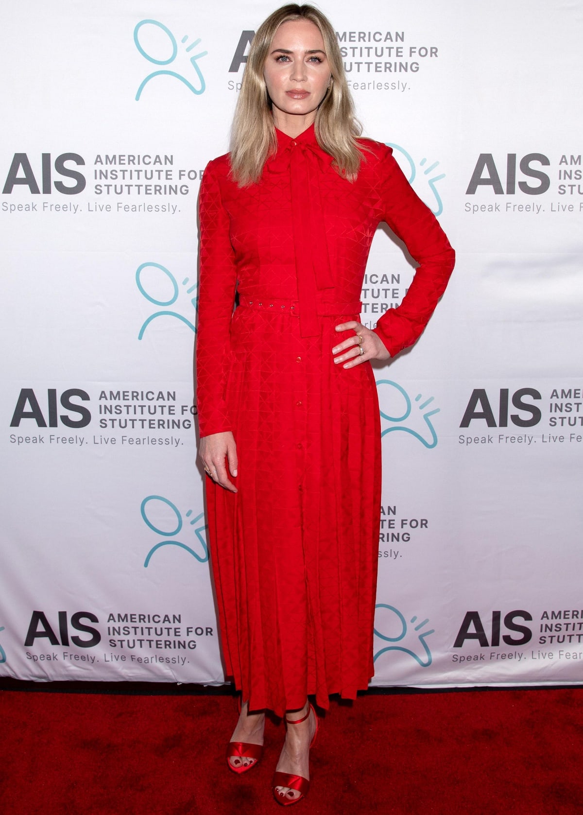 Lady-in-red Emily Blunt making a stunning entrance at the 17th Annual American Institute for Stuttering Gala