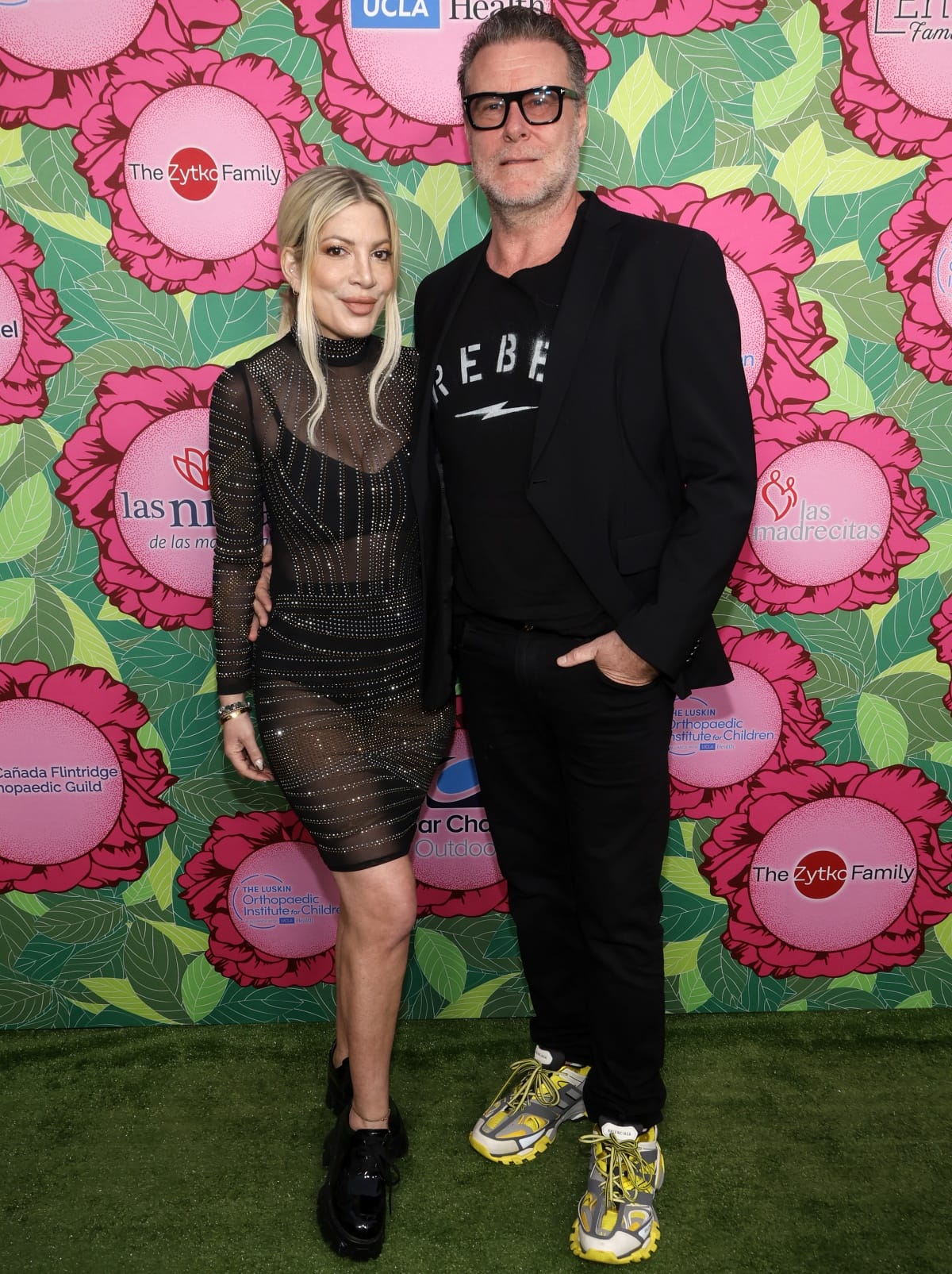 Tori Spelling and Dean McDermott in coordinating black ensembles at the Stand for Kids Gala