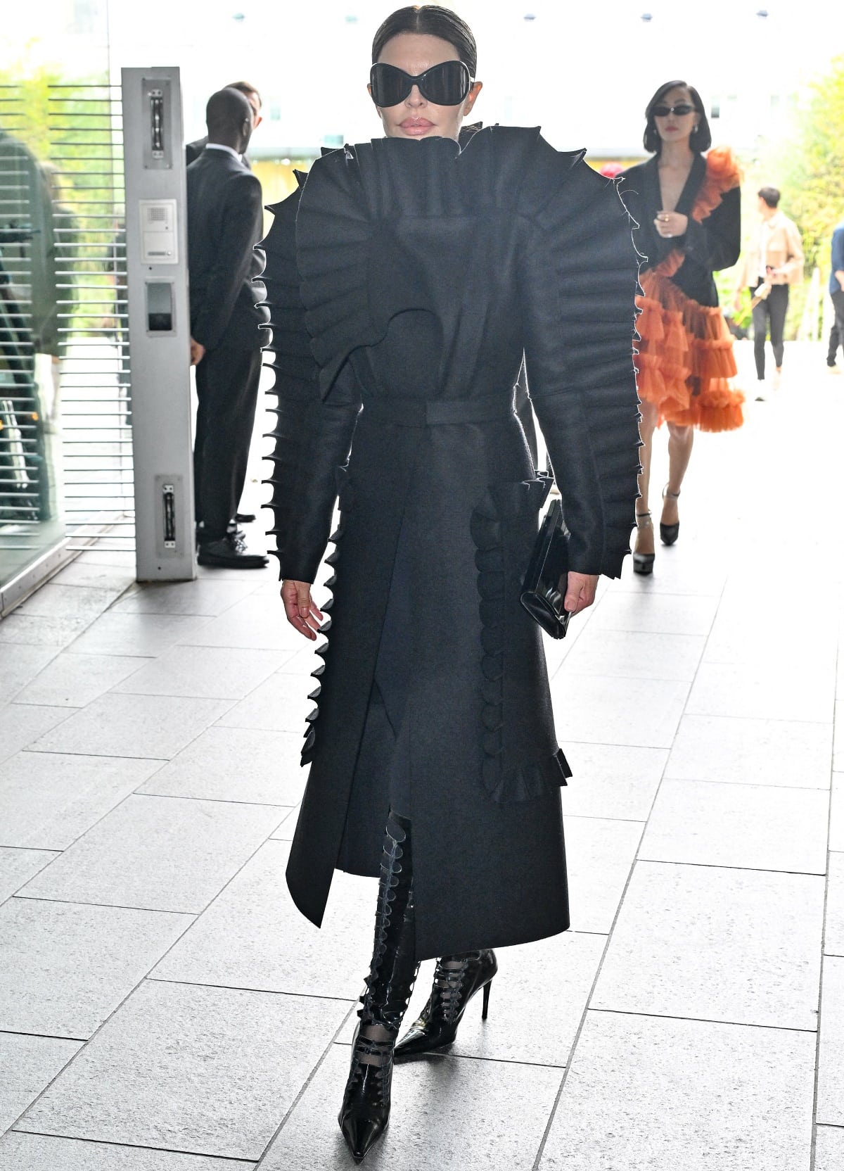 Lisa Rinna showing off her fashion-forward style in an avant-garde look from Vikto & Rolf for the Dutch luxury fashion house’s Fall/Winter 2024 show during Paris Haute Couture Fashion Week
