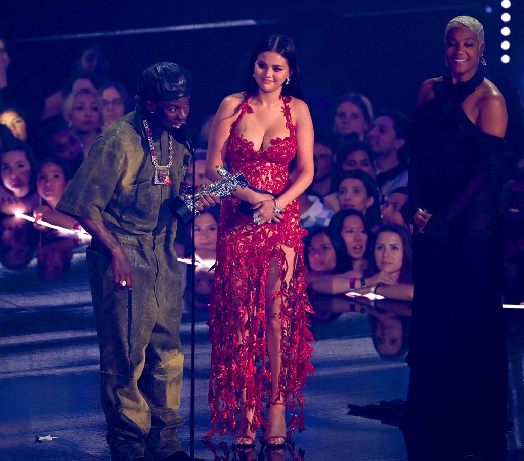 Selena Gomez Responds To Viral Reactions To Chris Brown Sza And Olivia Rodrigo At The Vmas In