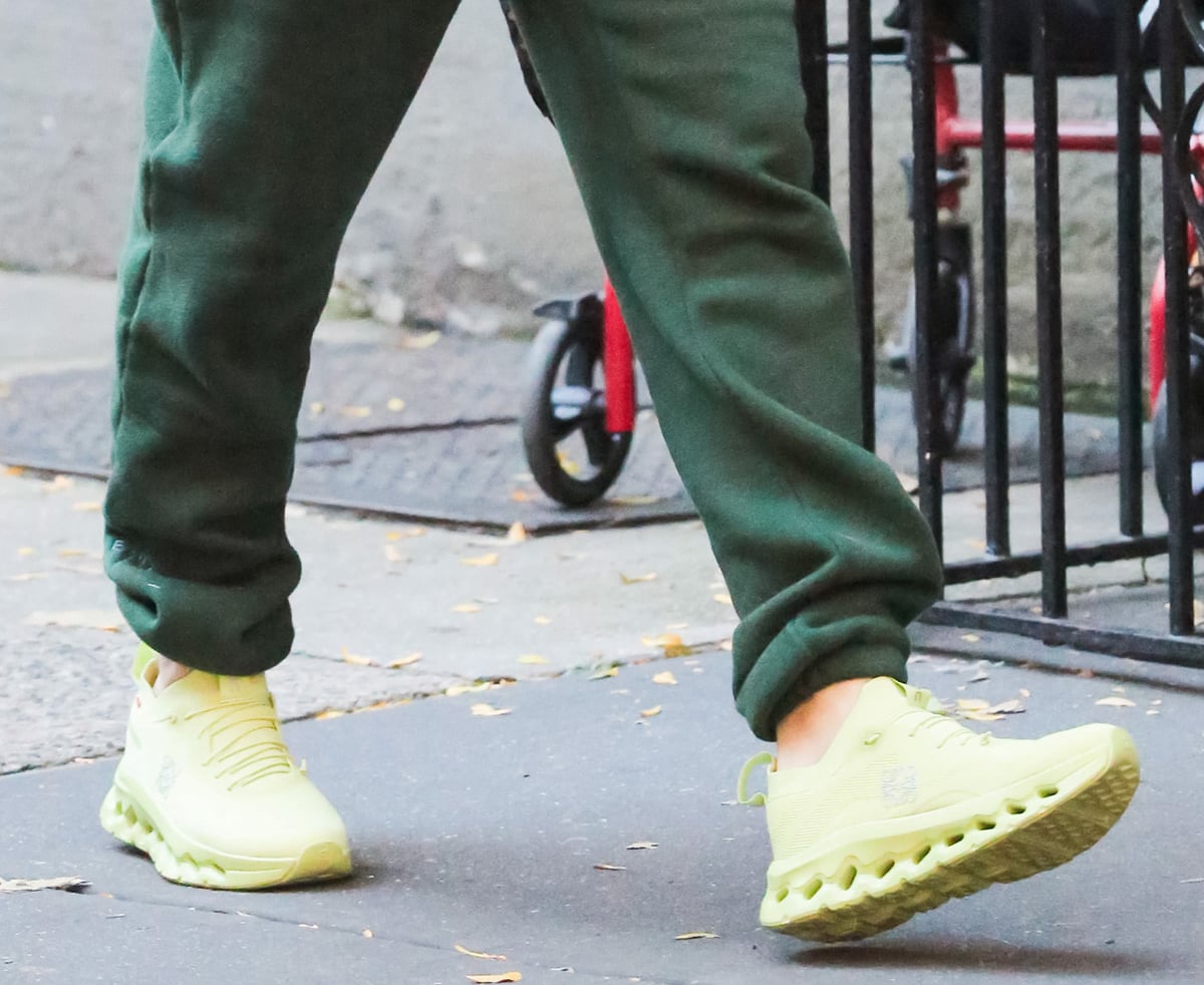 Emily Ratajkowski highlights her cool and comfy dad-inspired look with lime green Loewe x On Cloudtilt shoes