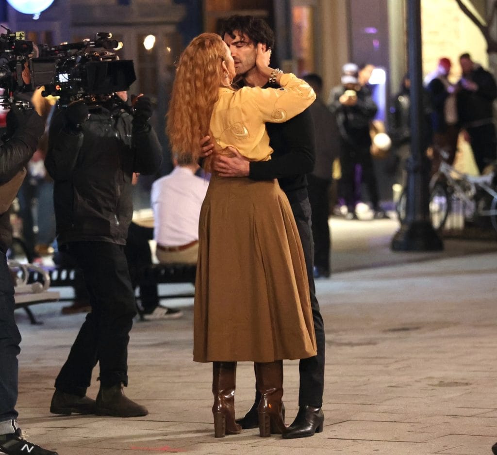 Blake Lively Shares Passionate Kisses With Justin Baldoni In Camouflage ...