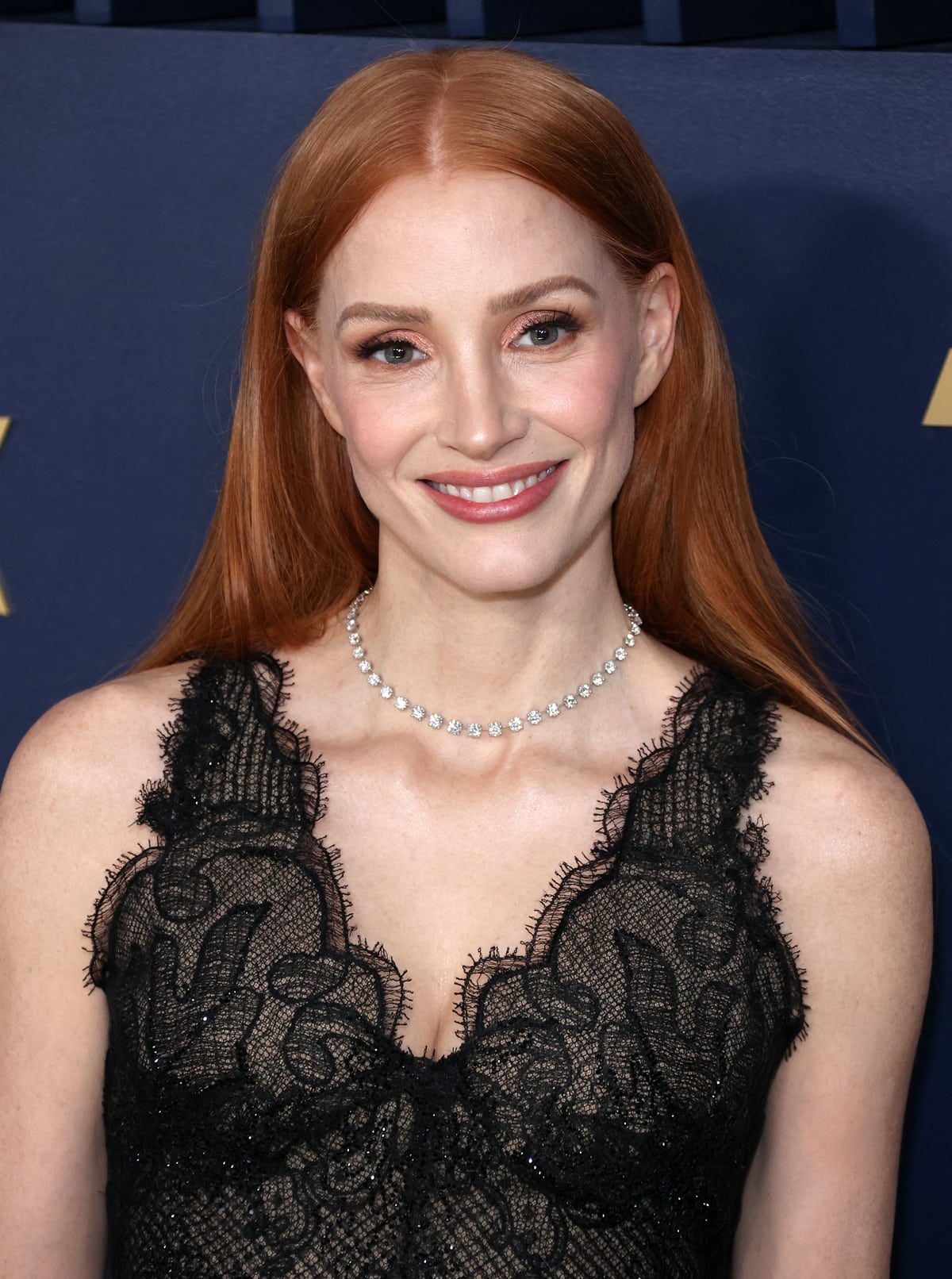 Accessorized with over 20 carats of De Beers diamonds, Chastain's makeup and hair, a polished straight style with a middle part, complement the refined aesthetic, making her appearance a highlight of the evening