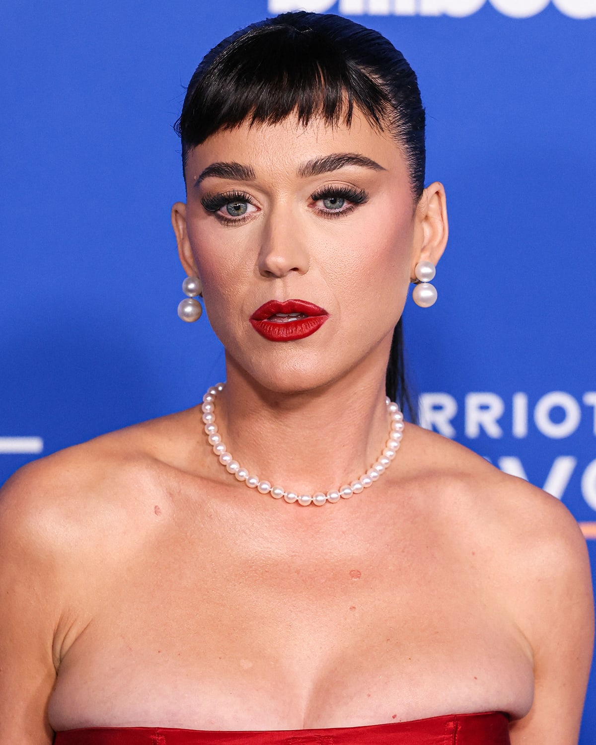 Katy Perry looks stunning with her Old Hollywood glam makeup with fake fluttery eyelashes and red lipstick