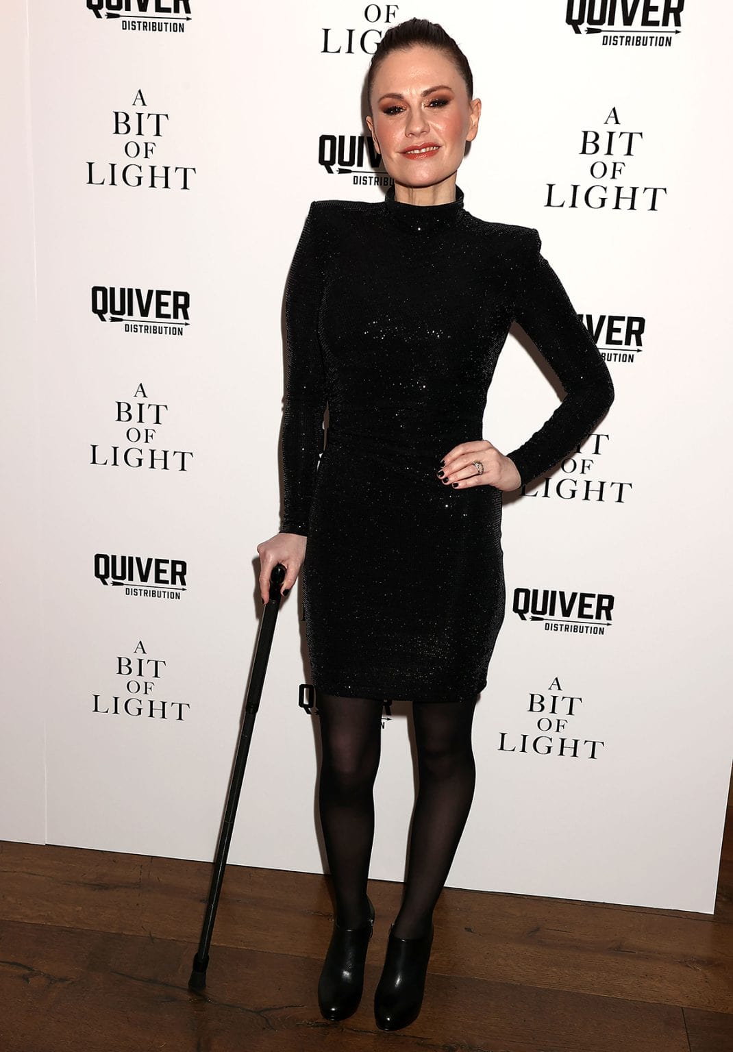 Undisclosed Illness Forces Anna Paquin to Use Cane at NYC Screening of ...