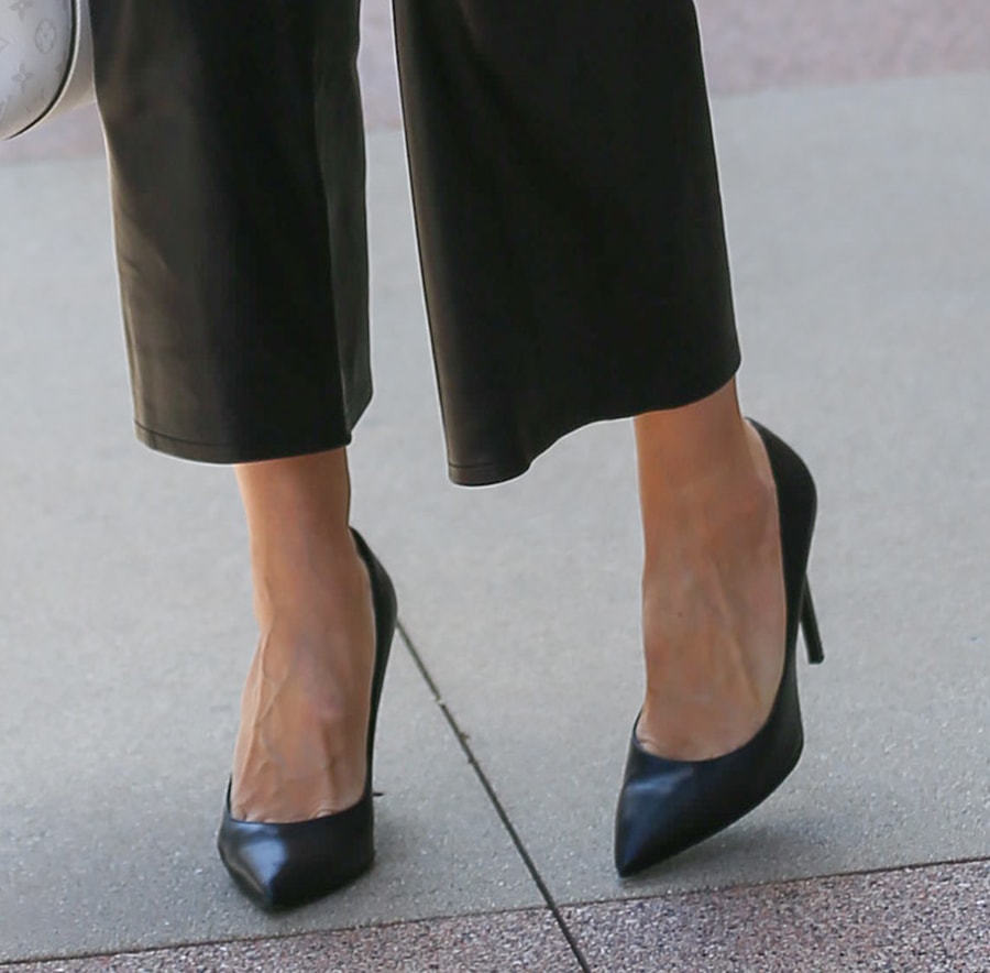 Heidi Klum keeps her footwear classic with black pointed-toe pumps, adding sophistication to the laid-back outfit