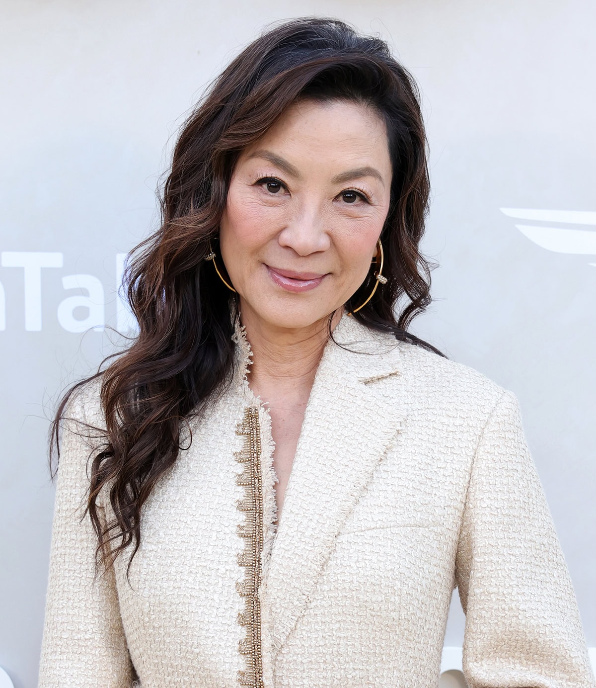 Michelle Yeoh wears wavy extensions and highlights her natural beauty with soft makeup