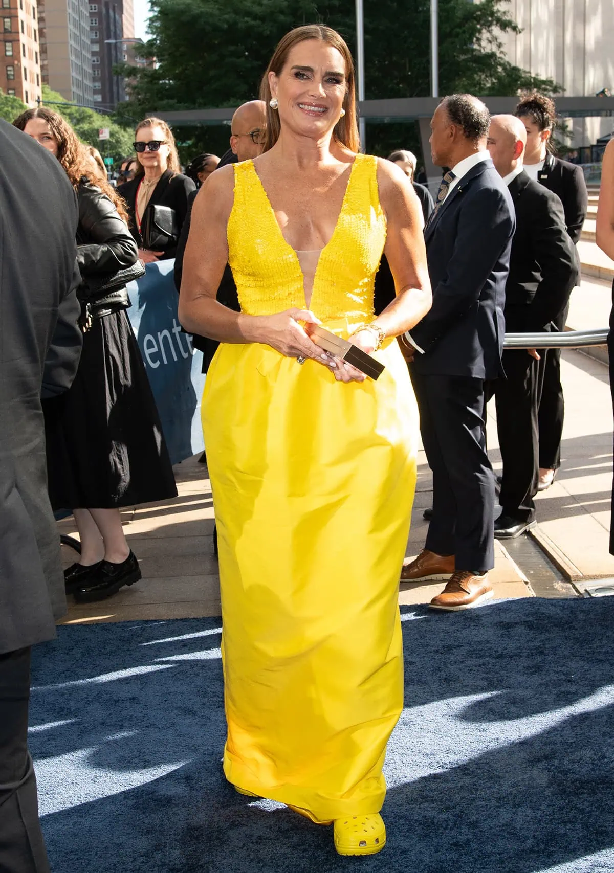Brooke Shields poses on the 2024 Tony Awards blue carpet in a yellow gown before taking the stage to introduce Nicole Scherzinger and the “In Memoriam Tribute”