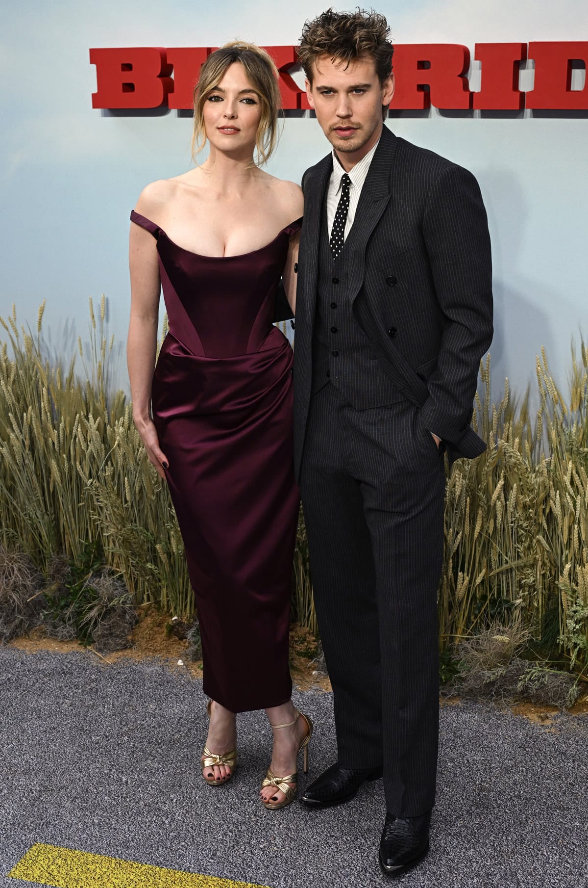 Jodie Comer, 5ft 7 ¾ (172.1 cm), and Austin Butler, 6ft 0 (182.9 cm), show a noticeable height difference despite her high heels