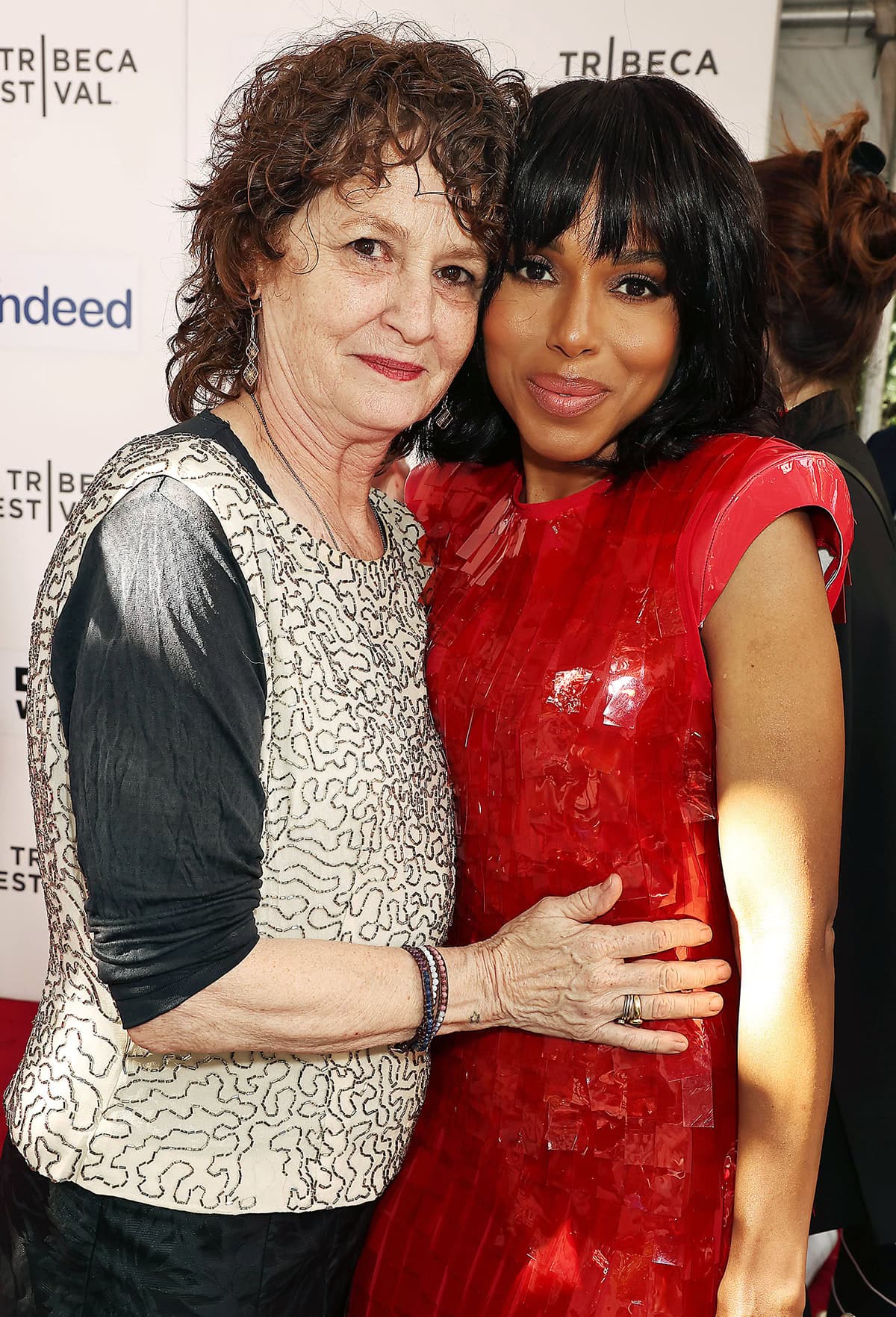 Kerry Washington, pictured with actress Melissa Leo, wears smokey eyeshadow and textured bob with wispy bangs