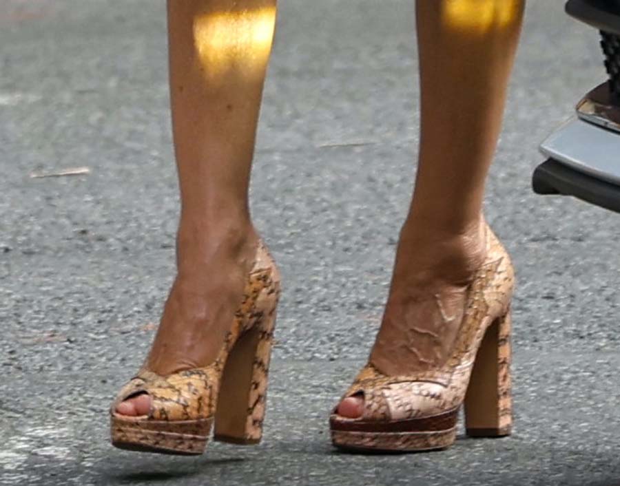 SJP walks on the wild side in brown snakeskin pumps with peep toes, double platforms, and high block heels