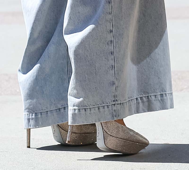 Heidi Klum elevates her stylish jeans with metallic platform shoes adorned with shimmering microcrystals